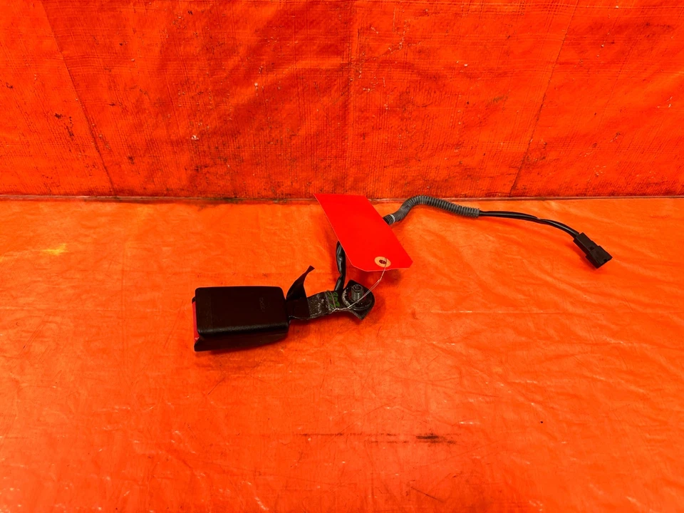 09-11 MAZDA RX8 RX-8 - CLIP DE HEBILLA DE CINTURÓN DE SEGURIDAD - PASAJERO DELANTERO DERECHO - OEM 303 Foto 3 de 3