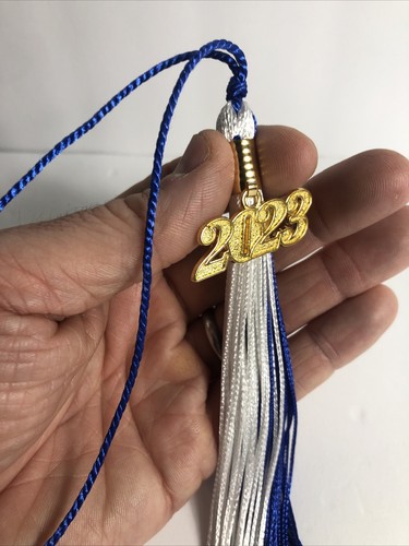 Borla de graduación azul/blanco 2 colores con fecha de caída dorada 2023 PSU - Imagen 2 de 3