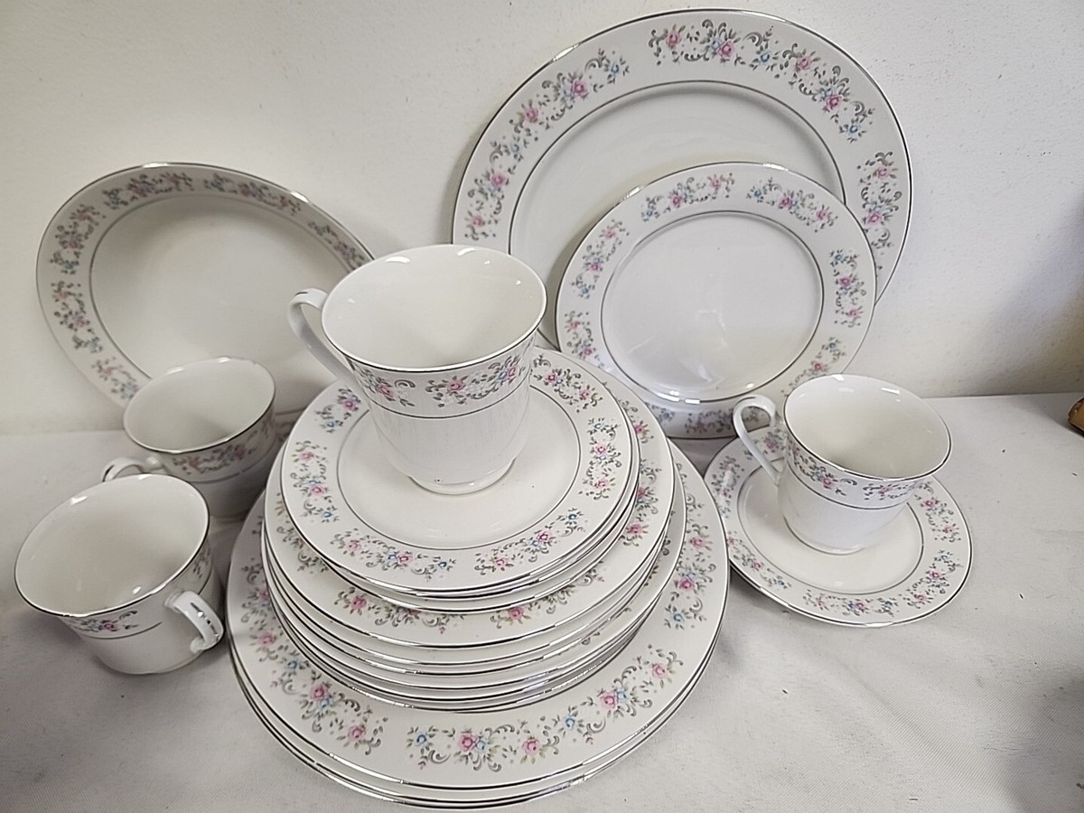 Vintage Dinner Set Dynasty Fine China SERVICE FOR RAPTURE 20 PCS