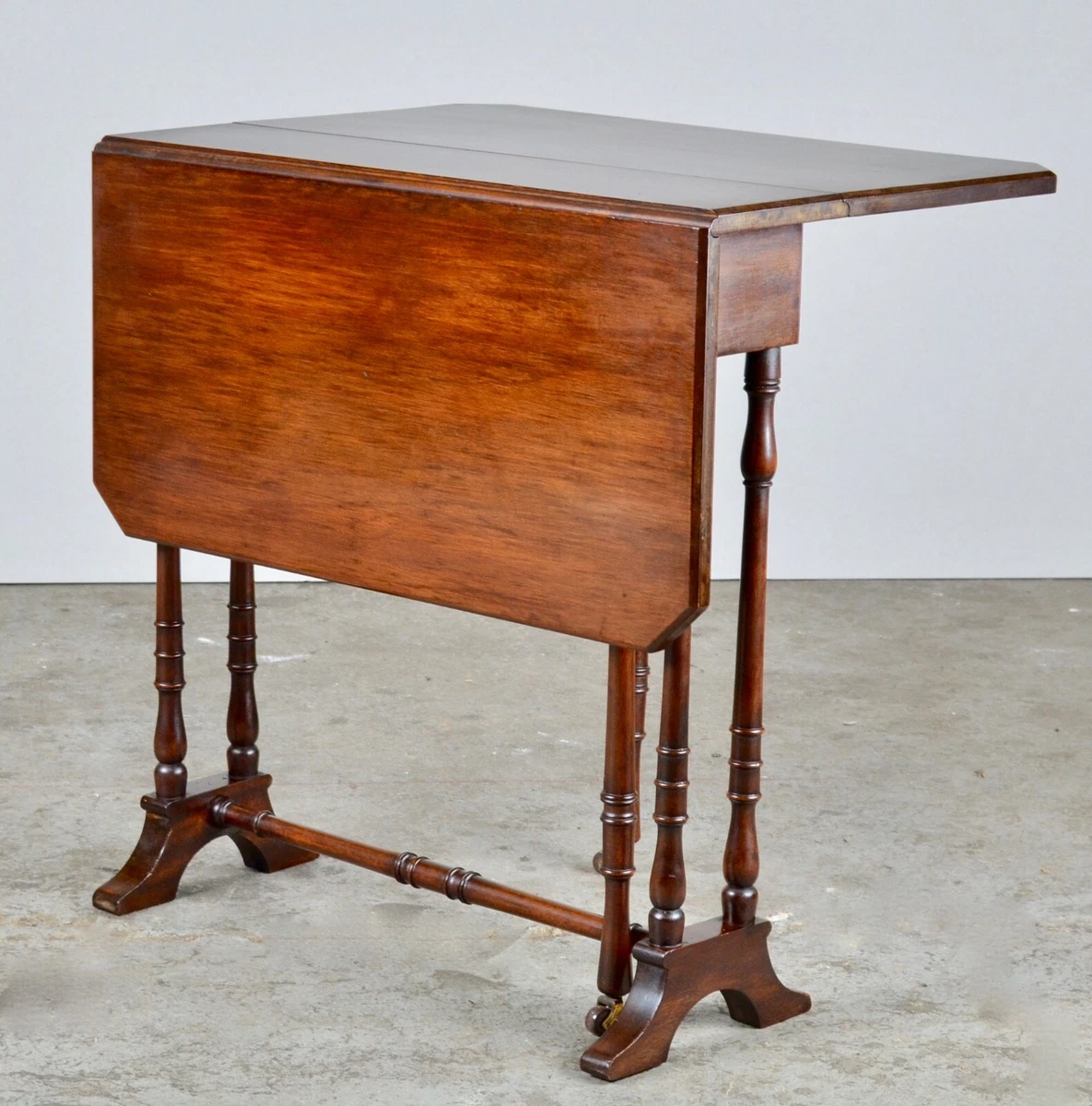 Drop leaf occasional table outlet
