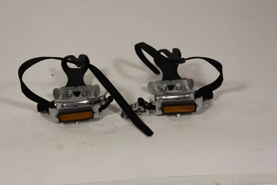 Wellgo B1 Bicycle Pedals w/Toe Clip & Straps 9/16 Alloy MTB, Hybrid PD4 - Image 2 of 2