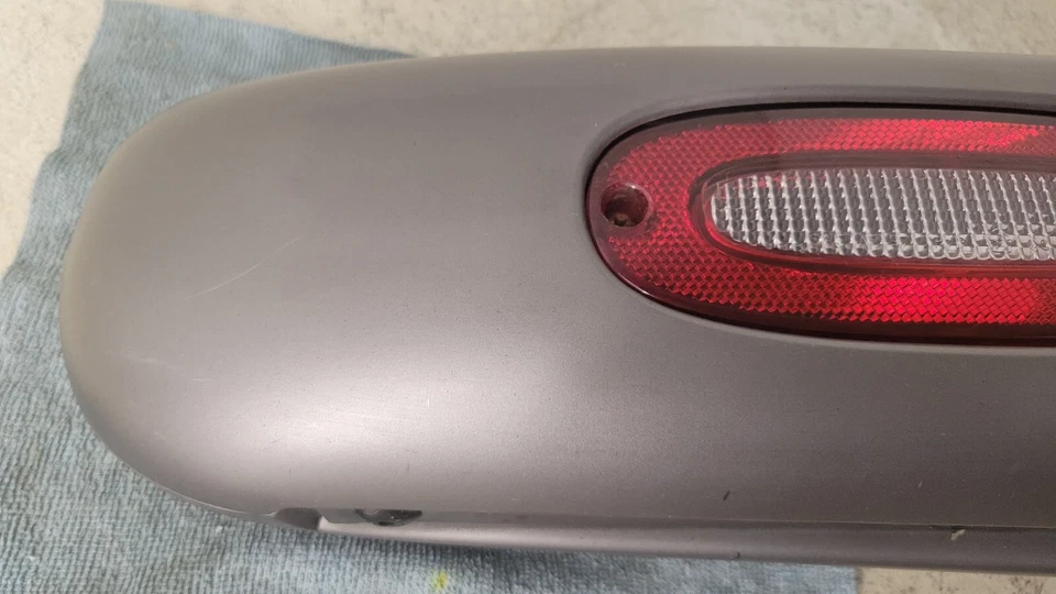 97-02 PLYMOUTH CHRYSLER PROWLER OEM GRIS PARACHOQUES TRASERO IZQUIERDO BISEL DE LUZ TRASERA Foto 2 de 4