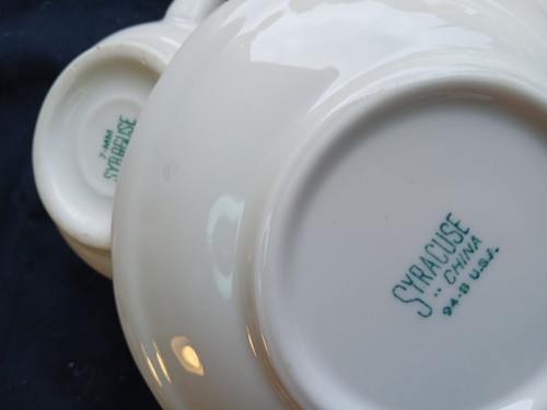 VINTAGE SYRACUSE CHINA RESTAURANT WARE COFFEE CUP +SAUCER SCALLOPED BANDED 1965 - Picture 3 of 4