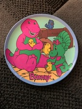 Vintage 1997 BARNEY THE PURPLE DINOSAUR BABY BOP Plate holding chicks Plastic