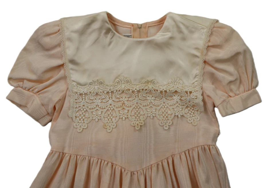 Vestido De Colección Años 80 JESSICA McClintock Novia Niña’s 6 Pálido Melocotón Marinero Cuello Encaje Foto 2 de 4