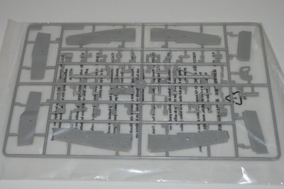TRUMPETER 02227 P-38L-5-LO  PARTS  SPRUE F-AVIONICS+MAIN GEAR+FLAPS+MORE 1:32