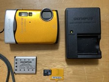 Olympus Stylus 850 SW Camera 8.0 Megapixel Waterproof Battery Charger SD Tested