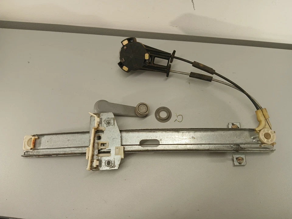 1987-1993 MAZDA B2000 B2200 B2600 PICKUP LH Left Front Door Window Regulator OEM - Image 3 of 4