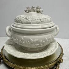 Vtg 4 QT Mottahedeh Musee Des Arts White Bird Tureen & Under Plate Creamware