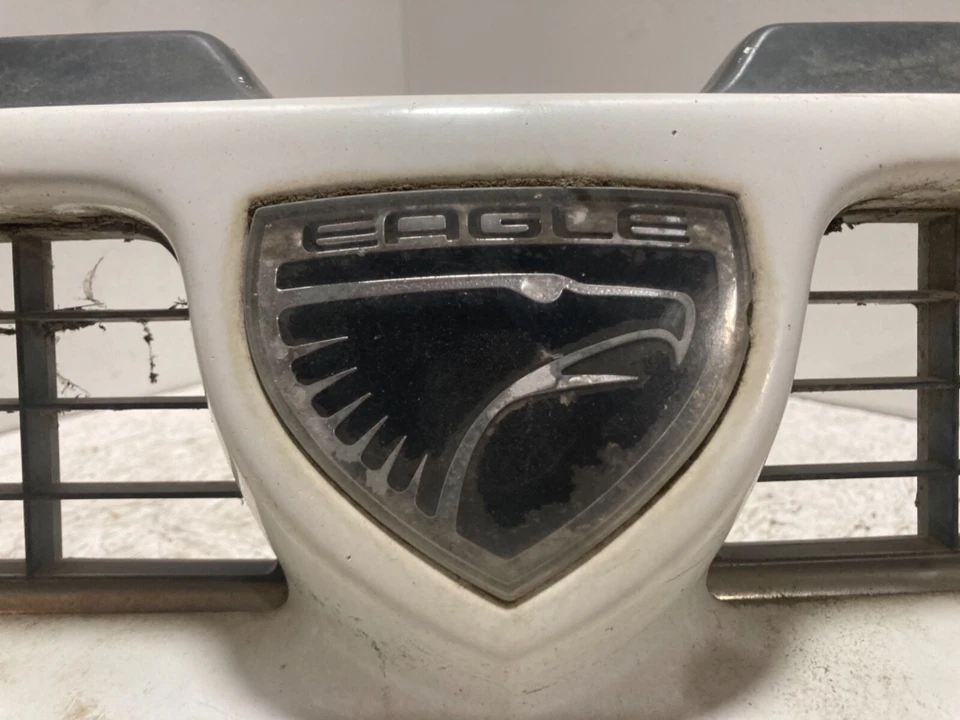 1992 Eagle Premier Front Grille OEM - Image 4 of 4