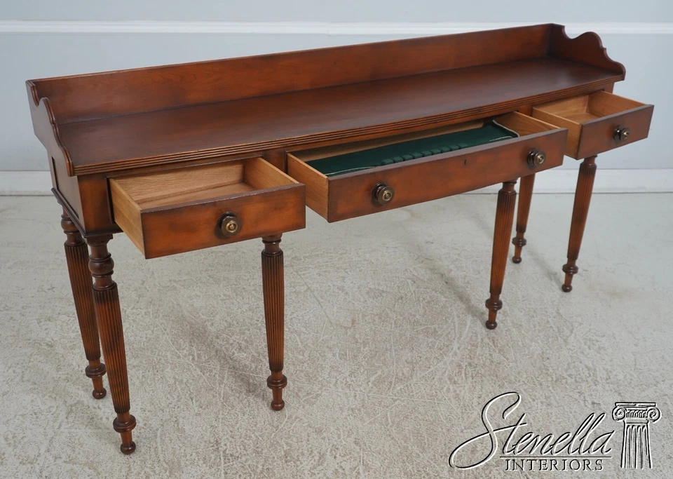 L68187: Aparador BAKER Sheraton Style Cherry Walnut Foto 3 de 4