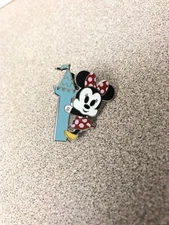 Disney Park Pals Mystery Pin Collection - Minnie Mouse holding Castle