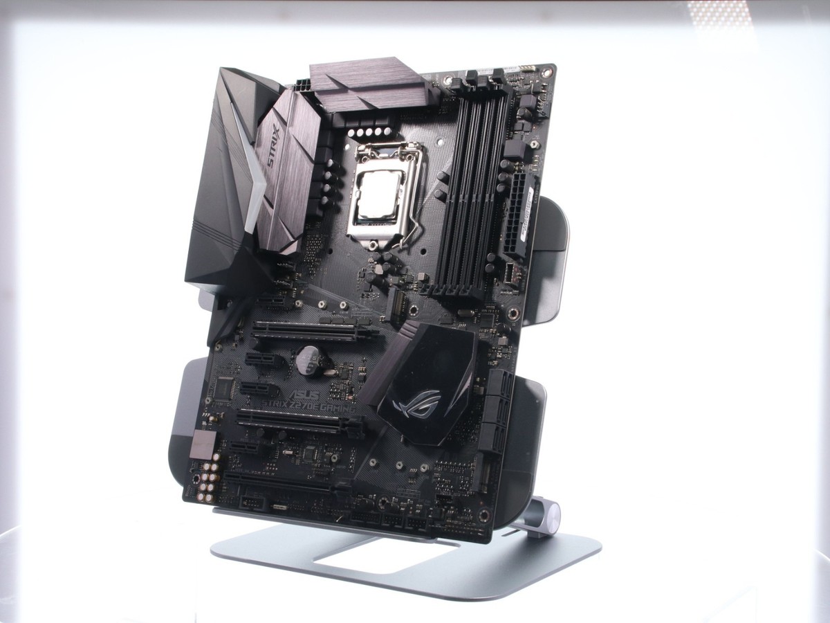 ASUS Strix Z270E Gaming ATX Motherboard + Intel i7 7700K CPU +