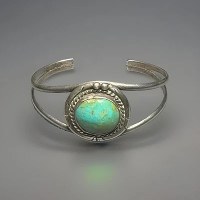 Vintage Navajo Style Sterling Silver Green Turquoise Cuff Bracelet Old Pawn 21g - Image 1 of 4
