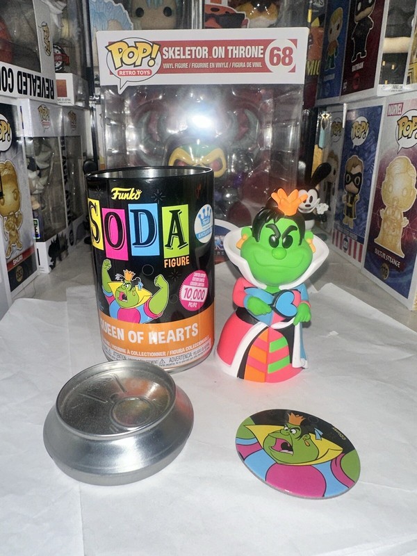 Funko Soda Pop Alice In Wonderland Black Light Queen Of Hearts Common