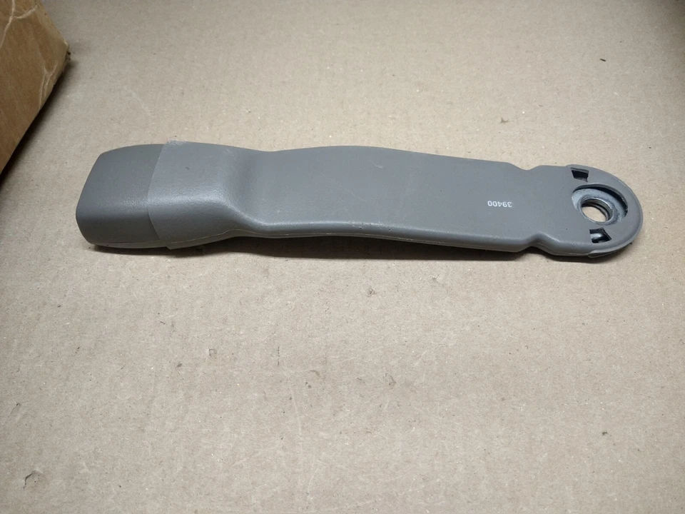 Chevrolet Suburban 2002 cinturón de seguridad del pasajero delantero hebilla código de color 922, gris Foto 4 de 4