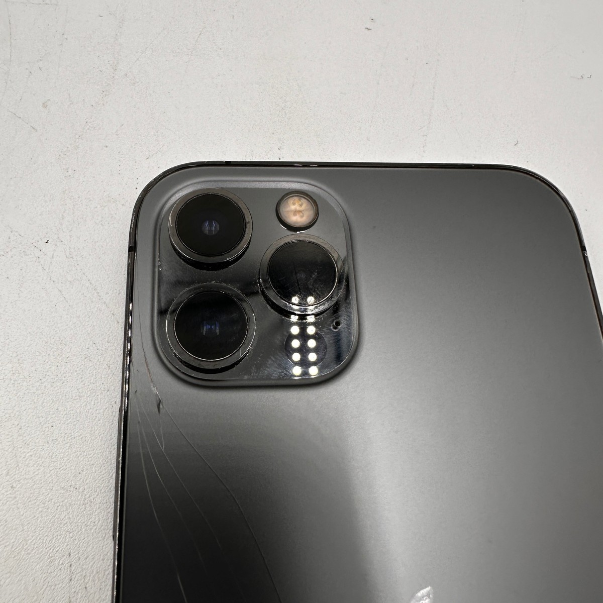 Broken Factory Unlocked Apple iPhone 12 Pro 256GB 15.3.1 Broken Factory Unlocked Apple iPhone 12 Pro 256GB 15.3.1