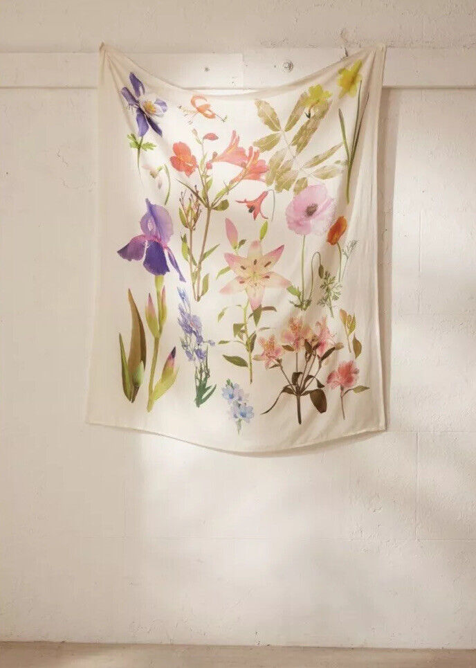 NEW Urban Outfitters UO Photoreal Botanical Floral Tapestry Wall Hanging  Z454-1
