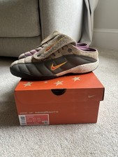 Nuevo Kids Of Immigrants Nike Total 90 T90 Mule SP Caqui