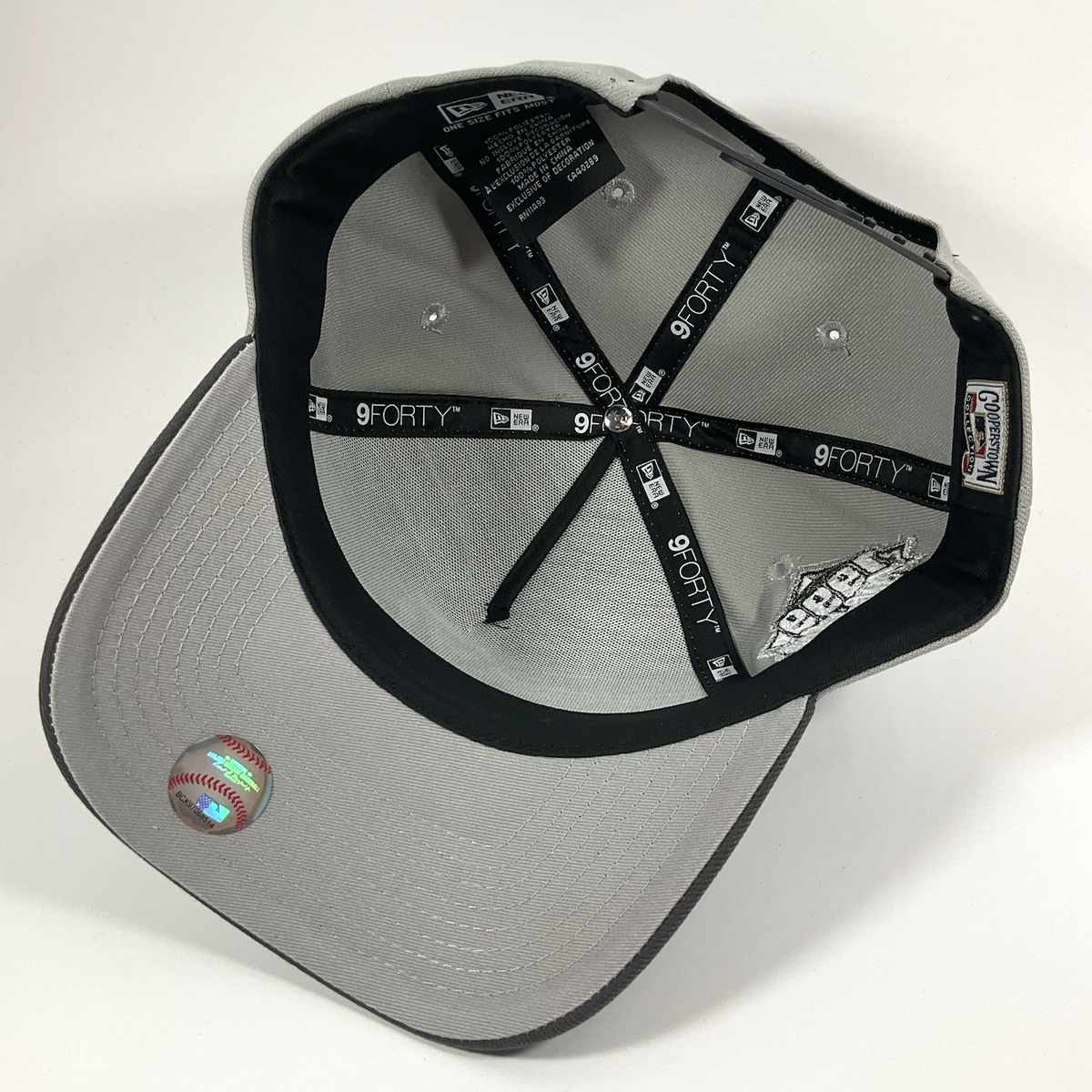 New Era NY Yankees Gray Silver White Exclusive 9FORTY A-Frame