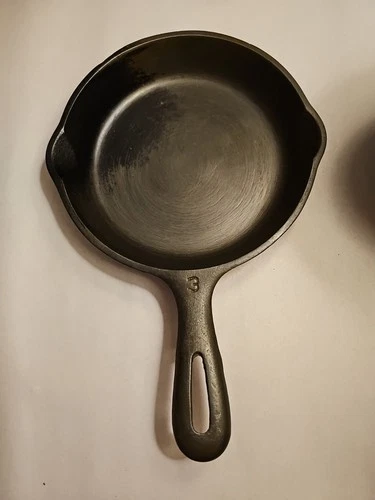 Vintage UnMarked Wagner Ware # 3 H Cast Iron 6-1/2 inch Skillet