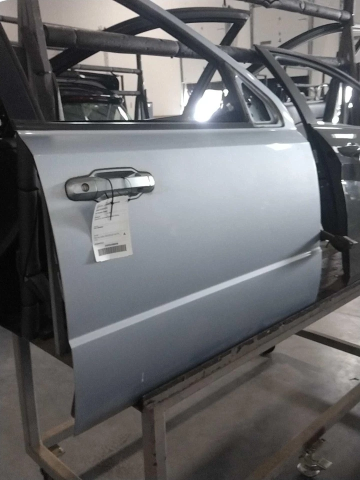 Used Front Right Door Assembly Front fits: 2008 Kia Sorento electric R. w/o lowe - Изображение 2 из 4