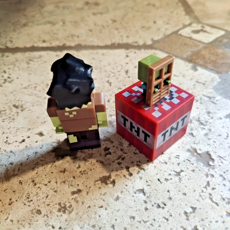 Figuras de acción Minecraft Terraria World 3" Zombie, 1" Zombie at the door y TNT Foto 3 de 4