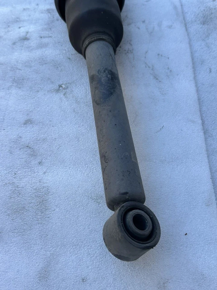 2010 LEXUS LS460 AMORTECEDOR DE SUSPENSÃO TRASEIRO DIREITO COM SENSOR RWD SPORT 48080-50260 - Imagem 3 de 4