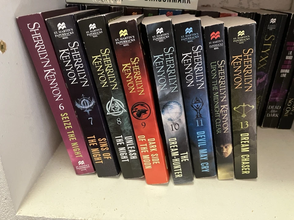 Lot of 52 Dark Hunter Series by Sherrilyn Kenyon Including Chronicles Of Nick Foto 2 de 4