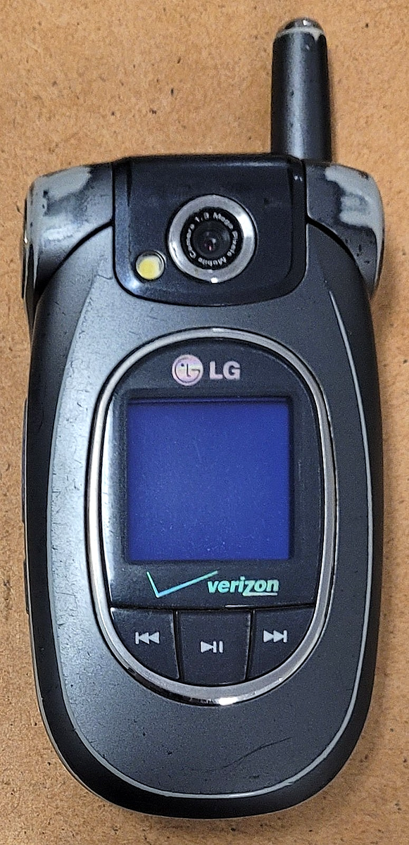 LG VX8300 - Gray and Silver ( Verizon ) Cellular Flip Phone - READ