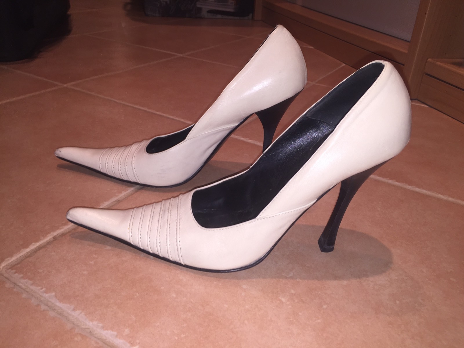 scarpe a punta lunga