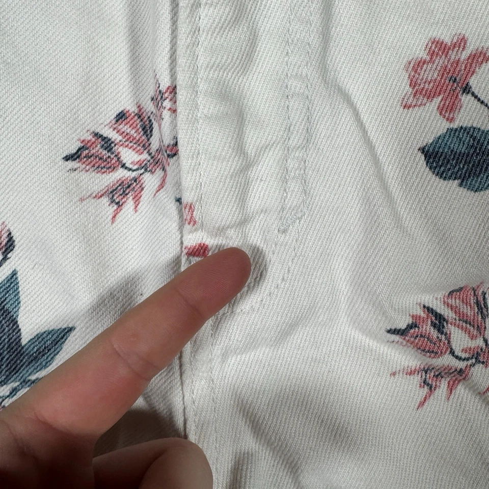 Lucky Brand Jean Shorts Women’s Size 8/29 Pins White Floral 3” Inseam Flat Front - Image 2 of 4