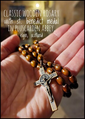 St. Benedikt Holz Rosenkranz + Tragetasche + Marien & Kruzifix Gebete + Rosenkranzführer