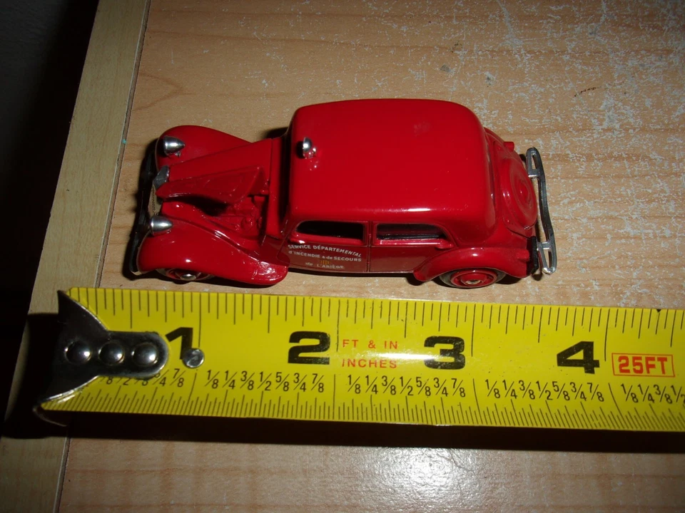 Eligor 1938 Citroen Traction AV Berline Fire Car 1:43 - Image 3 of 3