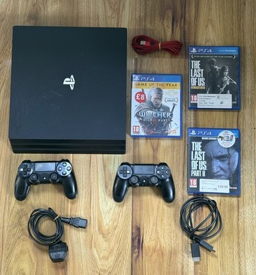 PlayStation PS4 Pro 1TB Schwarz Konsole 2 Controller + 3 Spiele - voll funktionsfähig