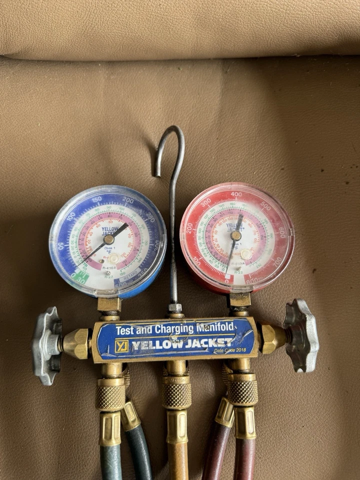YELLOW JACKET Mechanical Manifold Gauge Set 49983 Yellow Blue Red Hose - Image 2 of 3