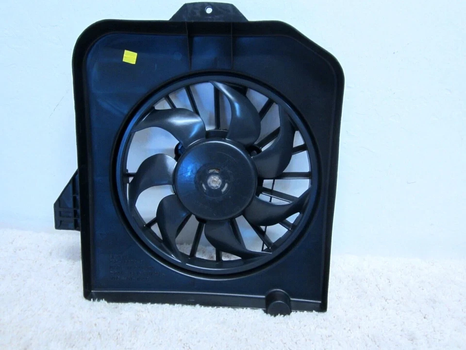 CHRYSLER TOWN & COUNTRY / DODGE CARAVAN НОВЫЙ OEM RH ВЕНТИЛЯТОР ОХЛАЖДЕНИЯ 04809170AE #1F-1 - Изображение 2 из 3