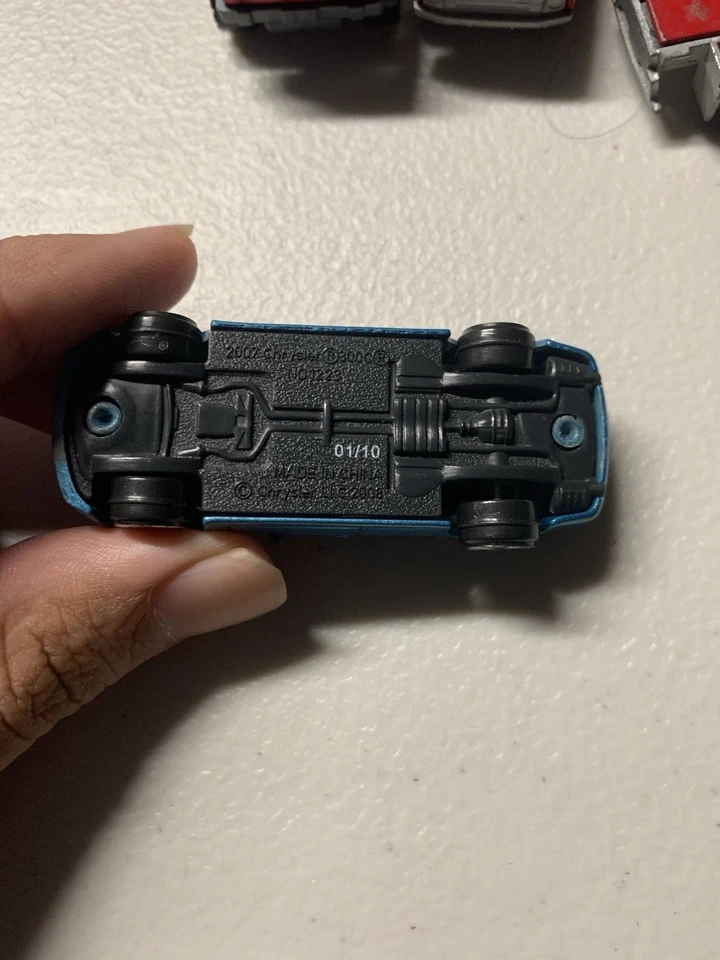 Yatming 1/64 синий Chrysler 300c редкая!!!! - Изображение 3 из 3