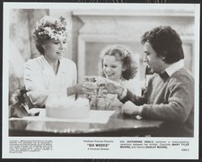 Six Weeks ’82 MARY TYLER MOORE KATHERINE HEALY DUDLEY MOORE TOAST