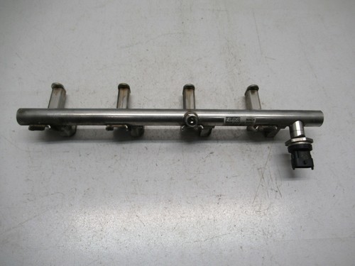 FORD FOCUS III DYB 1.6 EcoBoost Einspritzleiste Verteilerrohr Bj.2012 (260)