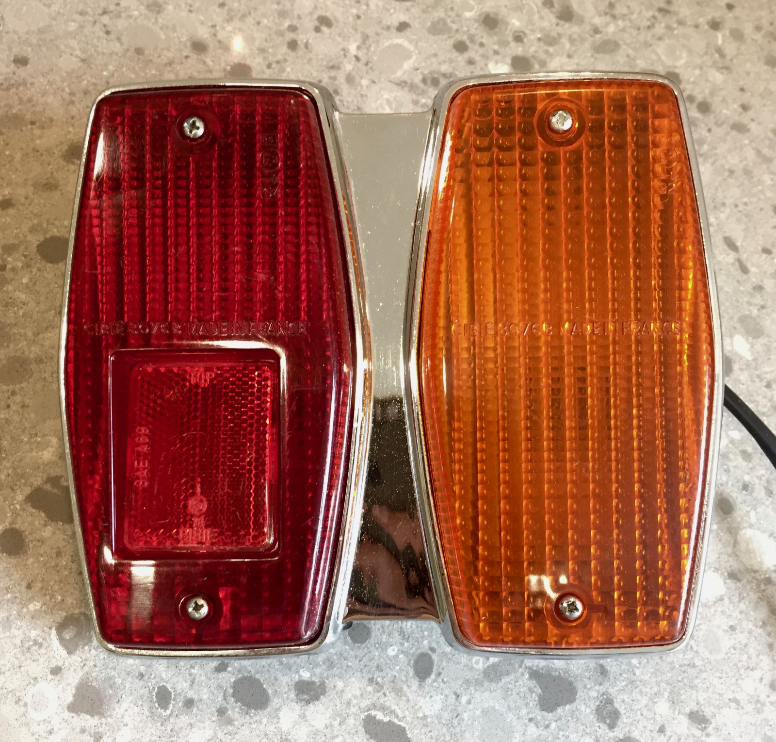 Feu arriere droit Cibie neuf pour Peugeot 304 d'avant septembre 1972