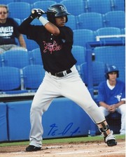 THAIRO ESTRADA SIGNED 8X10 PHOTO NEW YORK YANKEES COA