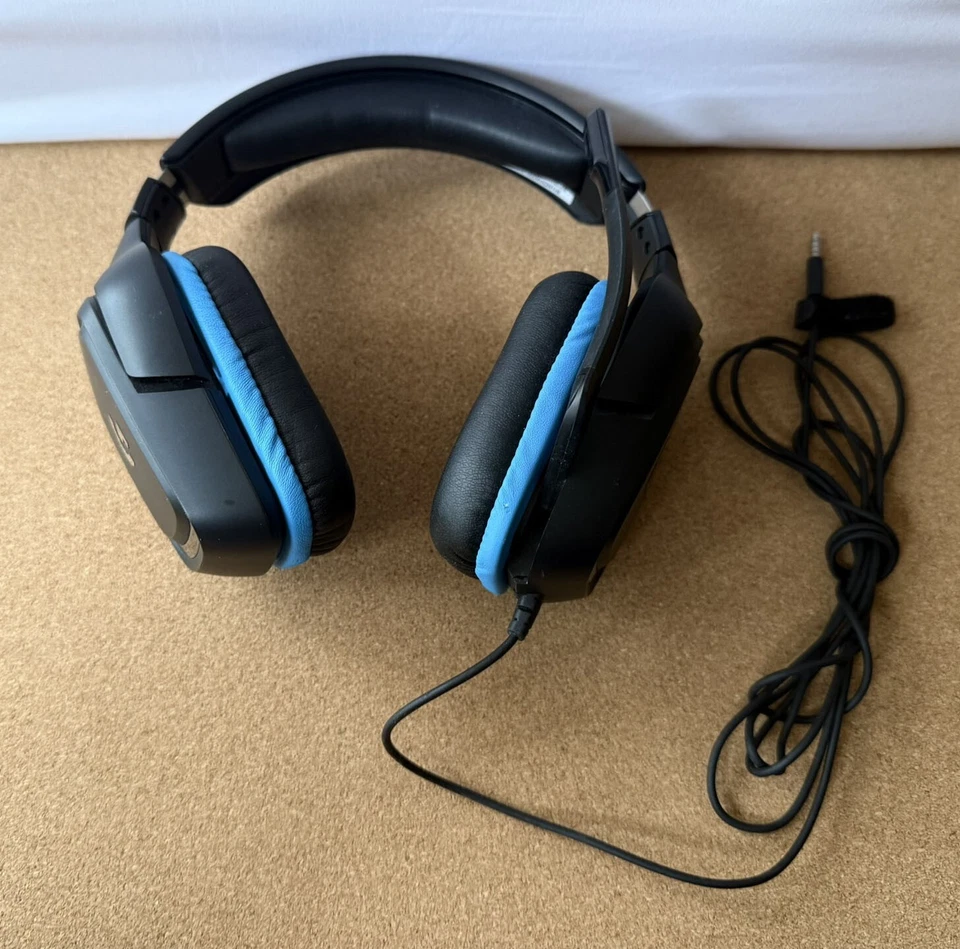 Logitech - G432 Wired Gaming Headset for PC - Black/Blue Headphones - Image 2 of 4