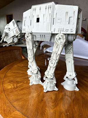 Kenner Star Wars AT-AT Walker Vehicle w/ Opening Troop Bay & 2 Figures 1997