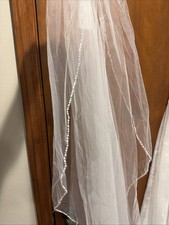 Davids Bridal V2012 Ivory Lace Sequin Edge Wedding Veil Mid Length Fingertip NWT