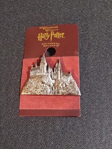 Universal Studios Wizarding World of Harry Potter Hogwarts Castle Metal Pin New