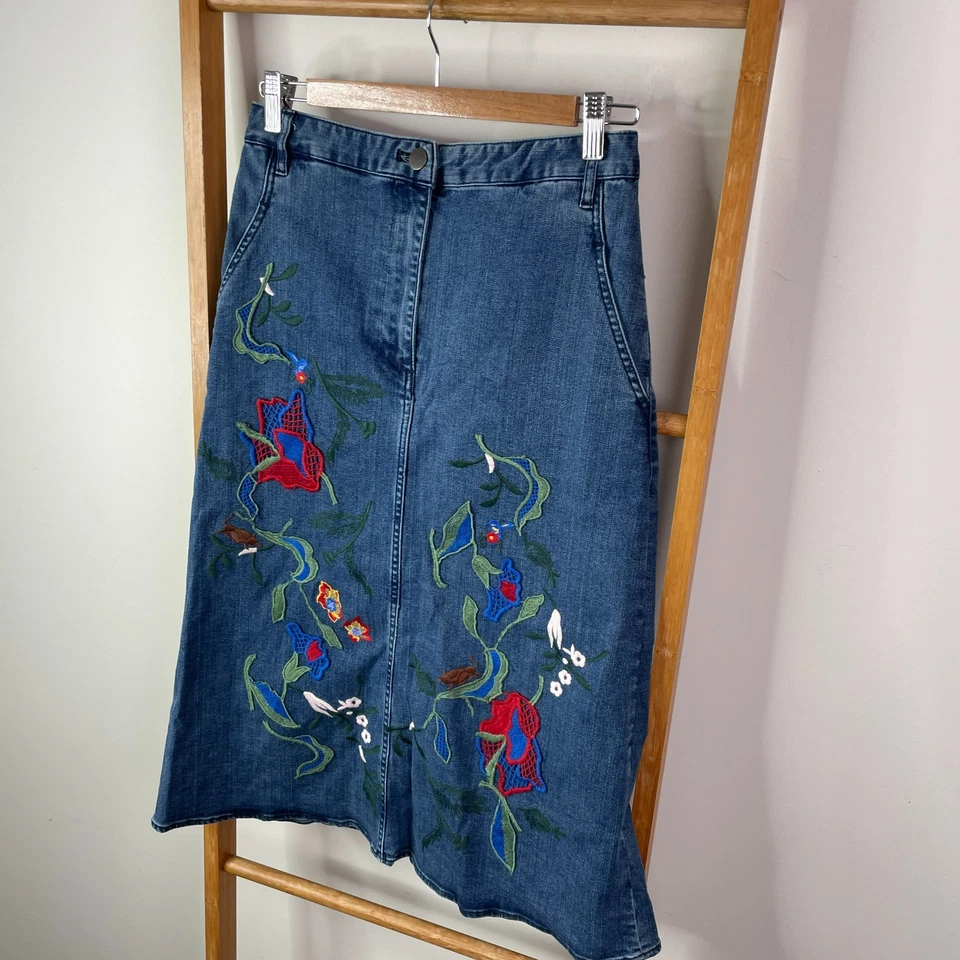 Falda Tibi Mujer 6 Azul Bordado Floral Línea A Denim Lavado Oscuro Tiro Alto Foto 4 de 4
