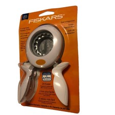 Fiskars Squeeze Punch 137760-1001 Scalloped Circle X- Large Seal Of Approval C