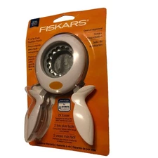 Fiskars Squeeze Punch 137760-1001 Scalloped Circle X- Large Seal Of Approval @C