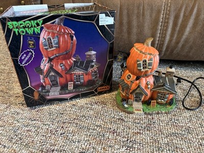 Lemax Spooky Town Squash Shack Halloween Lighted Village House 2018 #85310
